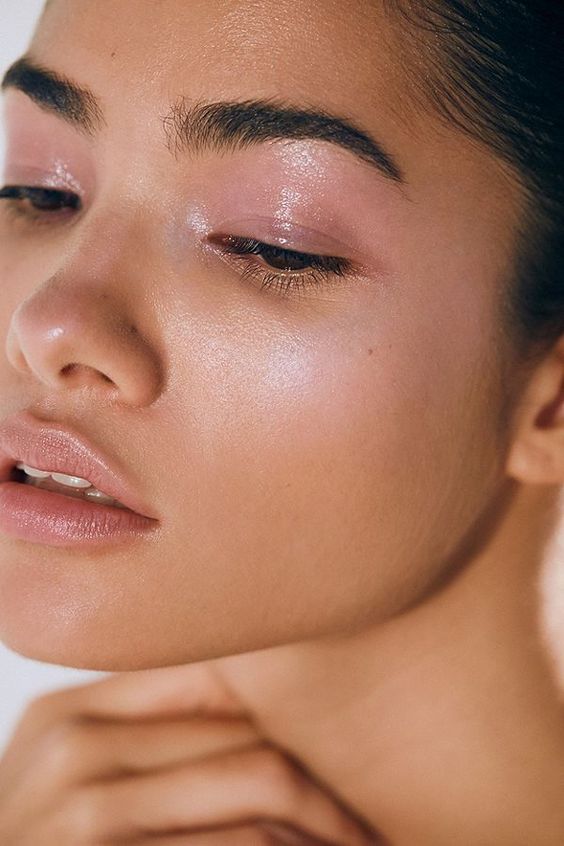glossy eyes